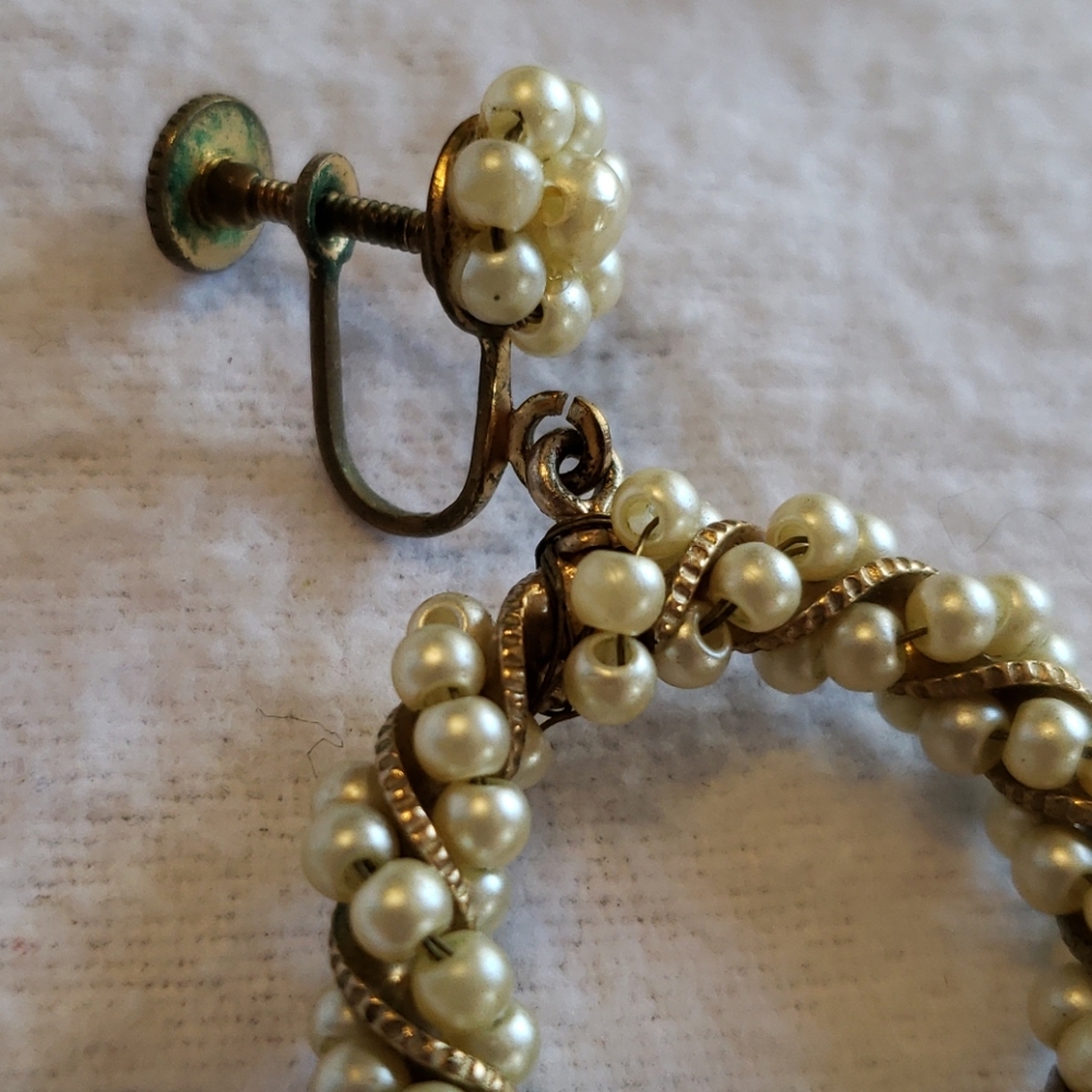 Vintage Pearl & Gold Tone Screw Back Earrings - Picture 3 of 3